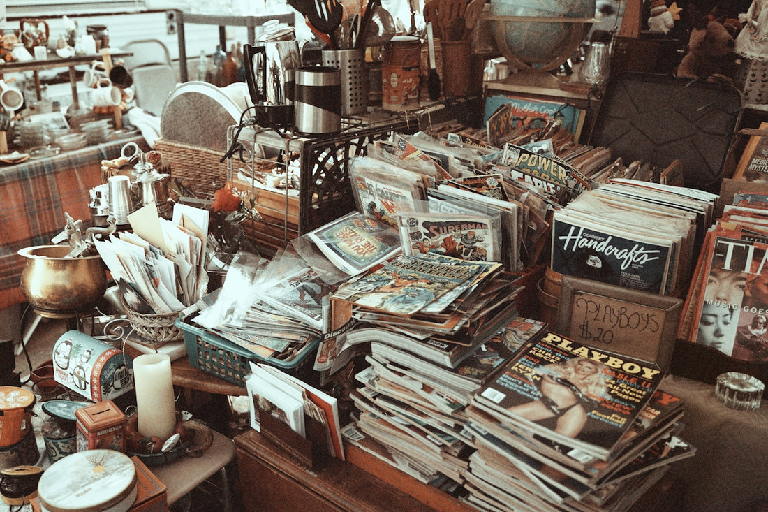 A room filled with lots of books and magazines