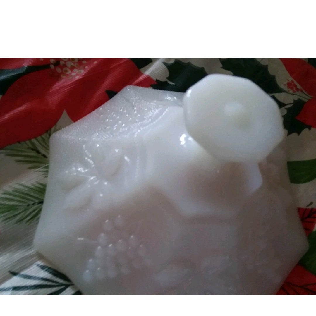 white lid with fruit imbossed on the lid 