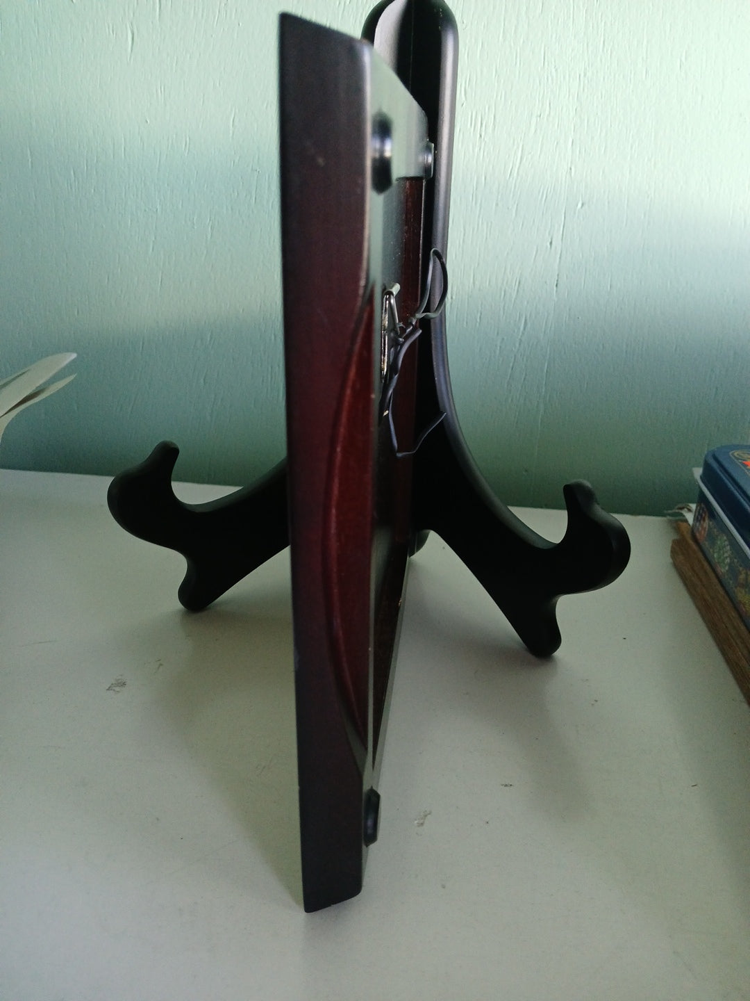 side view of trivet frame with a light blue and white background